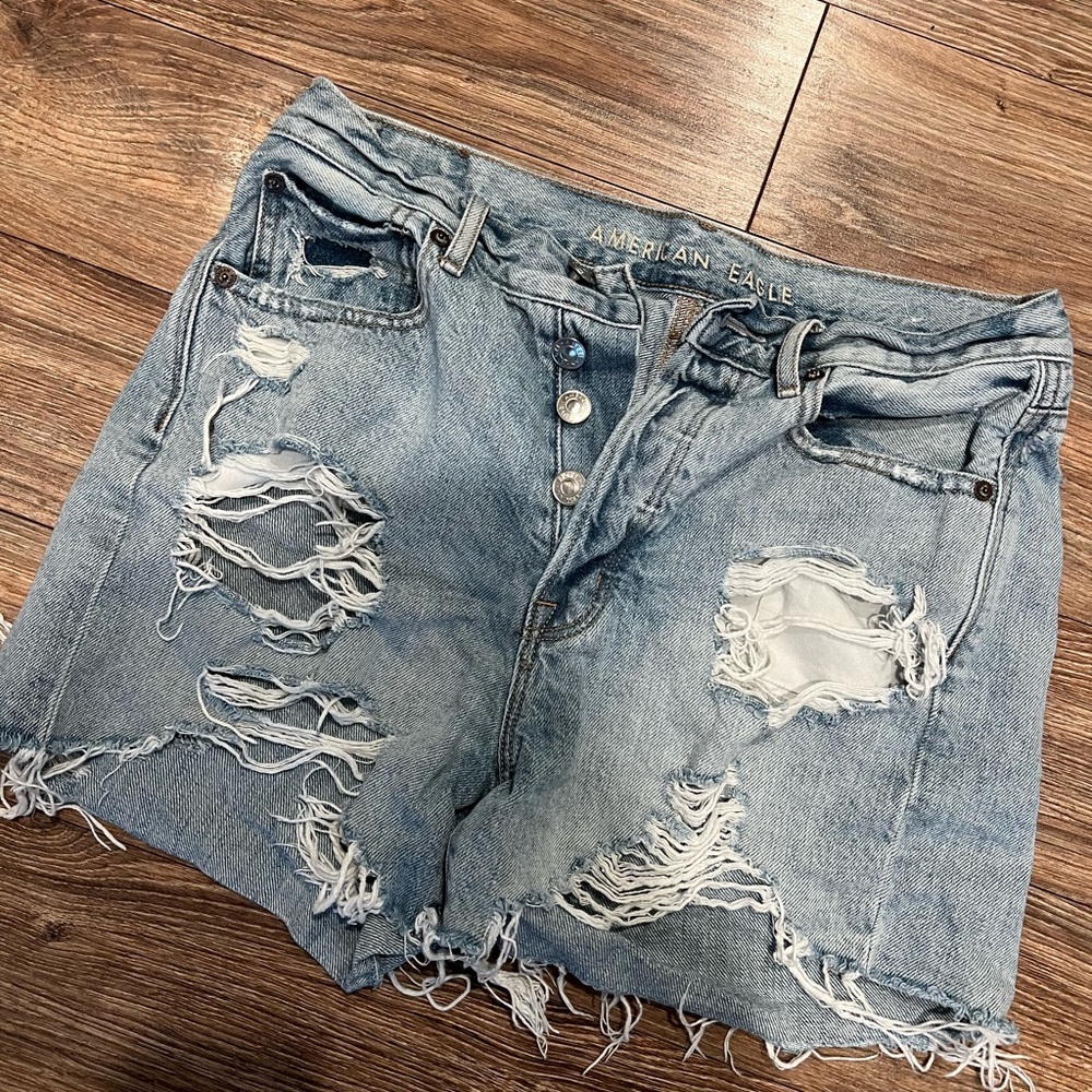 American Eagle 90’s Boyfriend Shorts Size 6